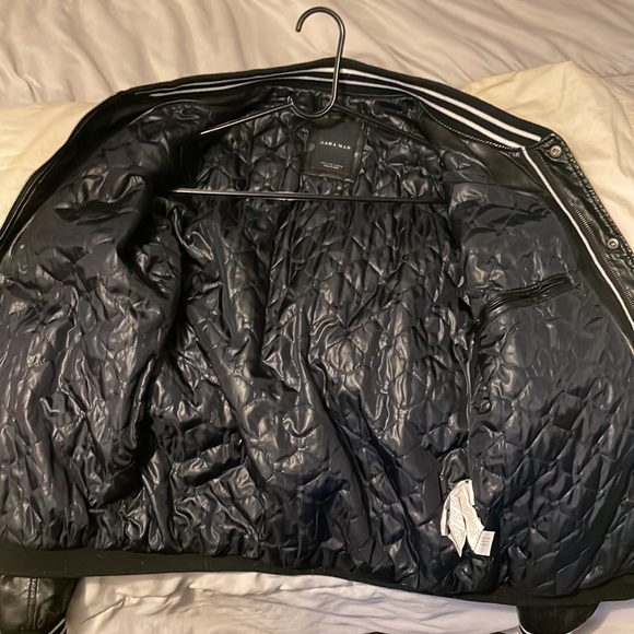 Black leather jacket from Zara - Picture 3 of 3
